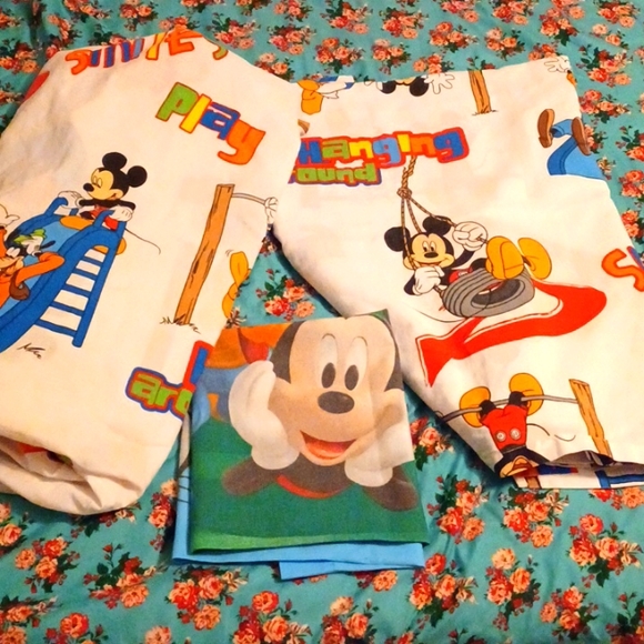 Disney Mickey Mouse Twin Sized Sheet Set - Picture 1 of 9